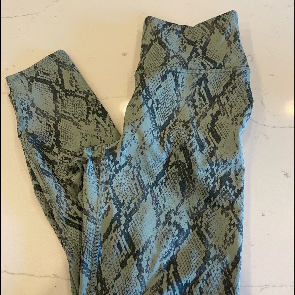 Fabletics cropped leggings Small